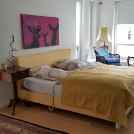 Habitación en casa particular Dz Plus Ez Mit Verbindungstür 38qm2 In Großer Wohnung,gemeinschaftsbad Und Gäste Wc
