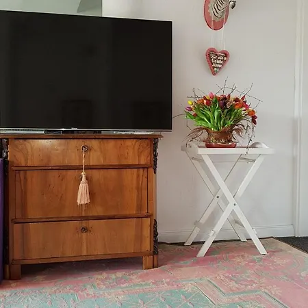 Habitación en casa particular Dz Plus Ez Mit Verbindungstür 38qm2 In Großer Wohnung,gemeinschaftsbad Und Gäste Wc *