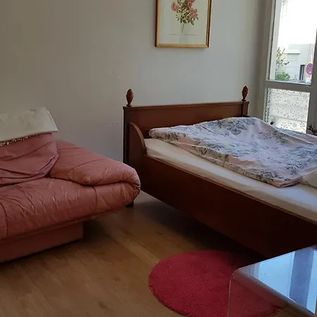 Habitación en casa particular Dz Plus Ez Mit Verbindungstür 38qm2 In Großer Wohnung,gemeinschaftsbad Und Gäste Wc *